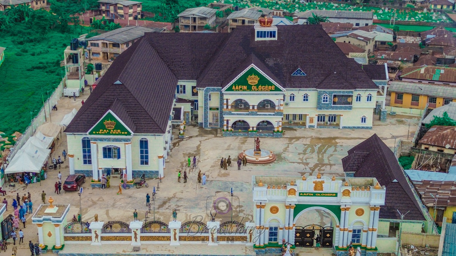 Aerial view of the completed Ààfin Ológèrè palace complex in Ògèrè Rẹ́mọ.